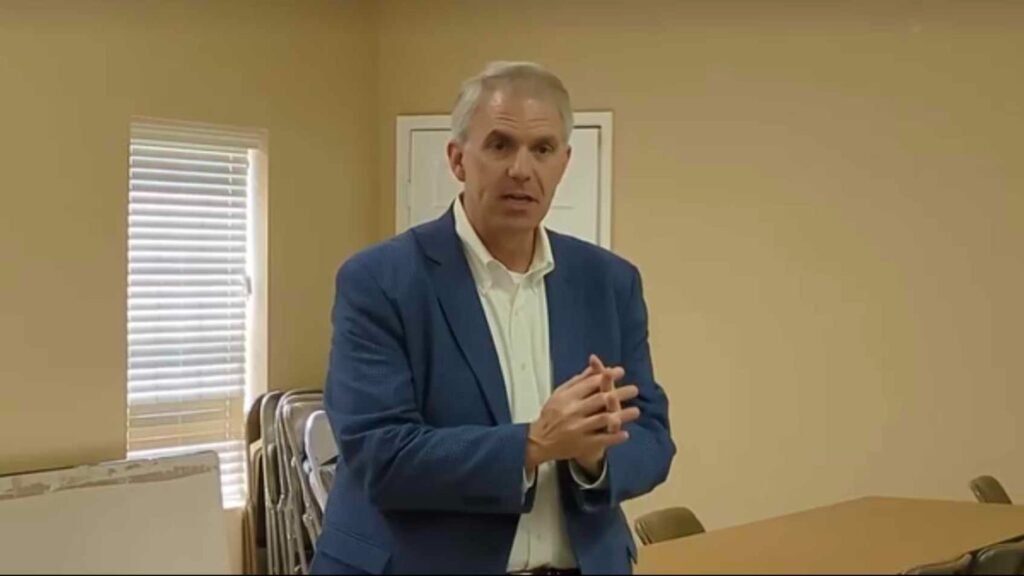 Democratic Governor nominee Presley speaks to Coahoma County residents