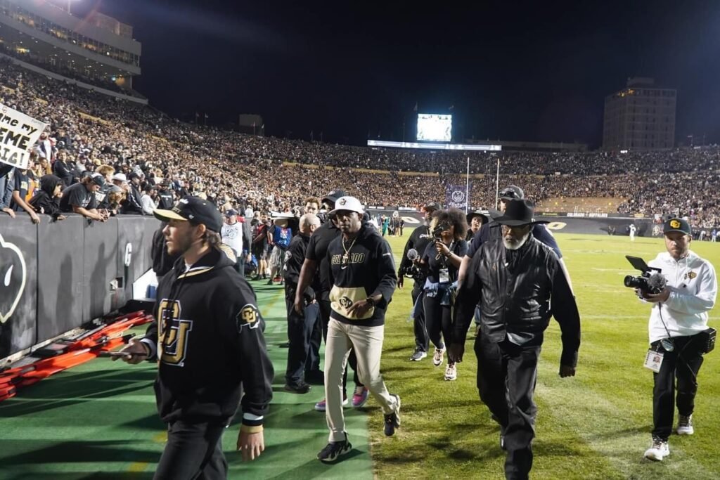 “Coach Prime’s Colorado Buffaloes Face Tough Test Against No. 10 Oregon Ducks Amidst Key Player’s Injury”