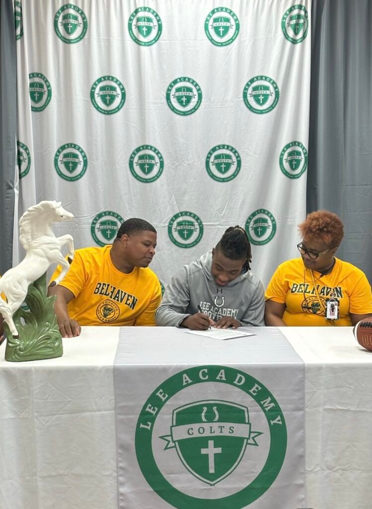 Lee Academy’s Montavian Artis Signs with Belhaven University