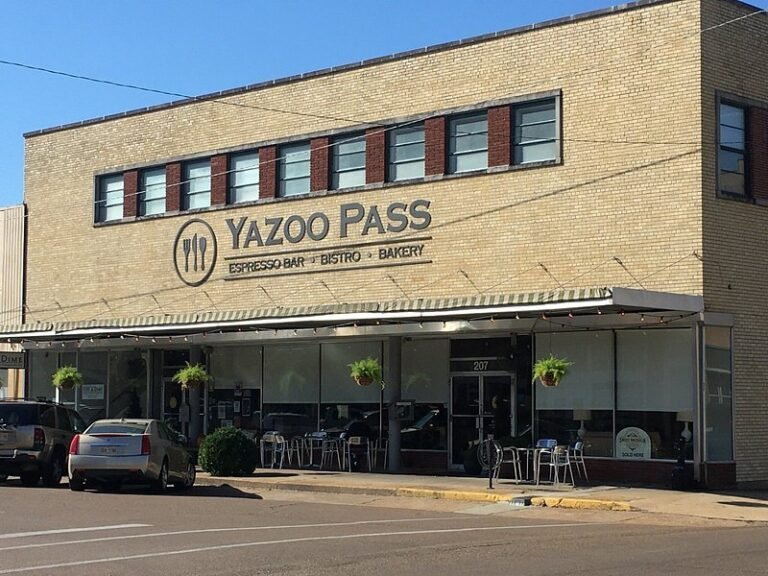 Yazoo Pass: Clarksdale’s Cozy Corner for Unforgettable Eats and Downtown Vibes!