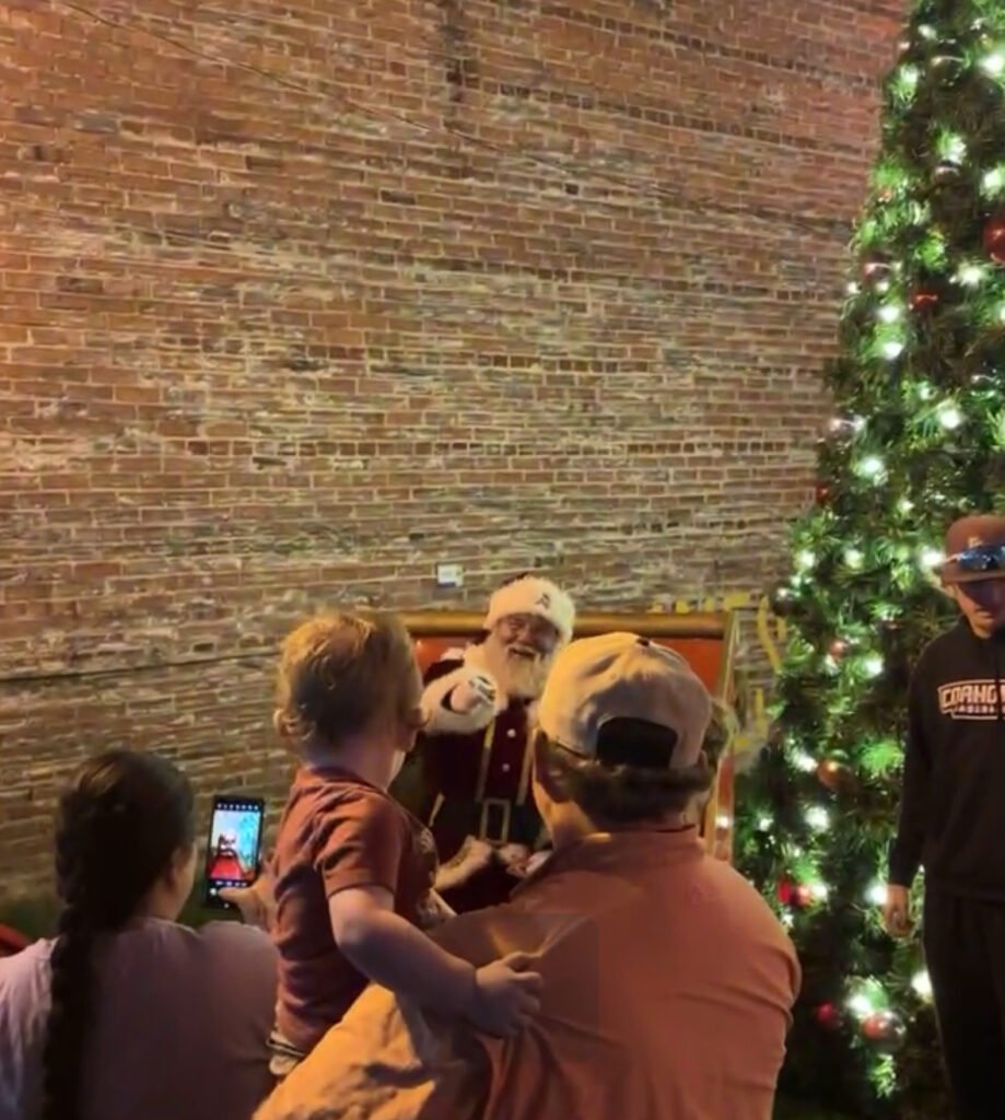 Downtown Clarksdale’s Christmas Open House and Tree Lighting Kicks Off Holiday Season with Cheer!