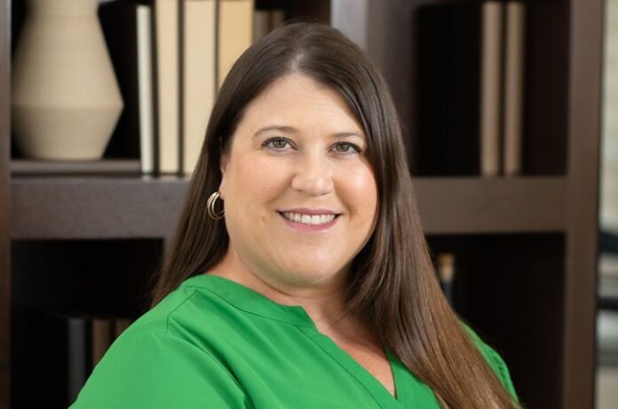 Elizabeth-Gibbons-photo